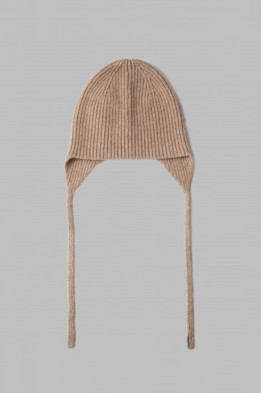 Шапка женская с шерстью енота