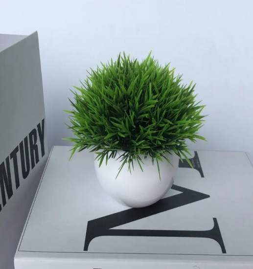 Растение искусственное в горшке