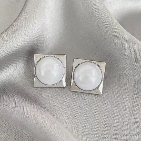 Квадратные серьги с крупной жемчужиной