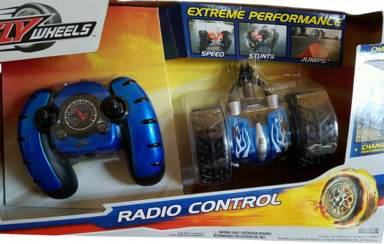 Радиоуправляемая машина «Экстремальные трюки»