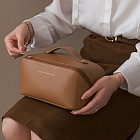 коричневый