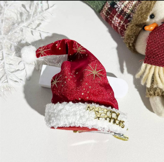 Заколка для волос с новогодней мини-шапочкой