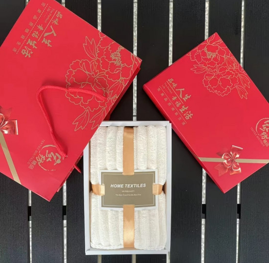 Подарочное полотенце в упаковке