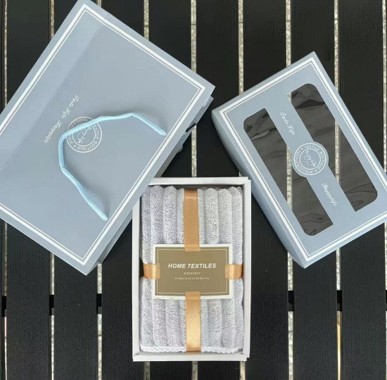 Подарочное полотенце в упаковке