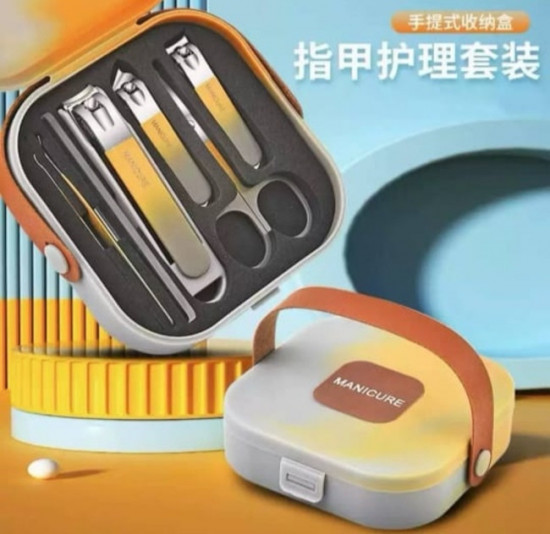 Набор маникюрных инструментов