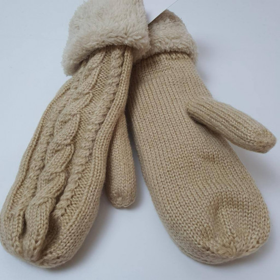 Варежки вязаные женские