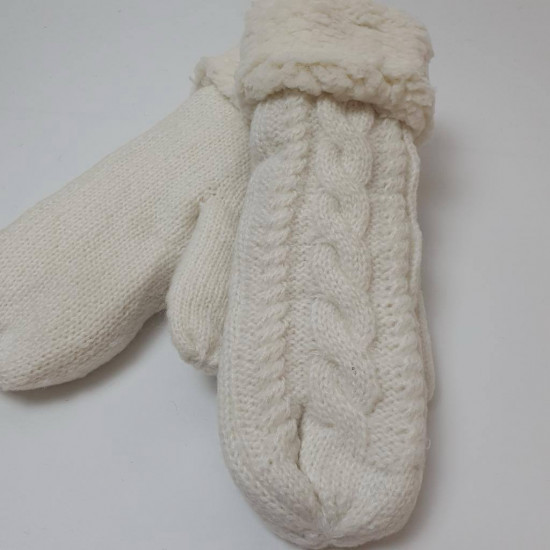 Варежки вязаные женские