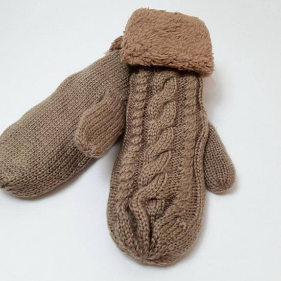 Варежки вязаные женские