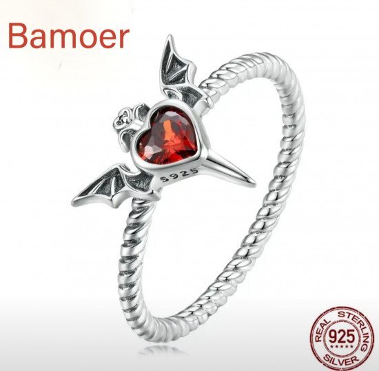 Кольцо с фианитом «Летучая мышь»