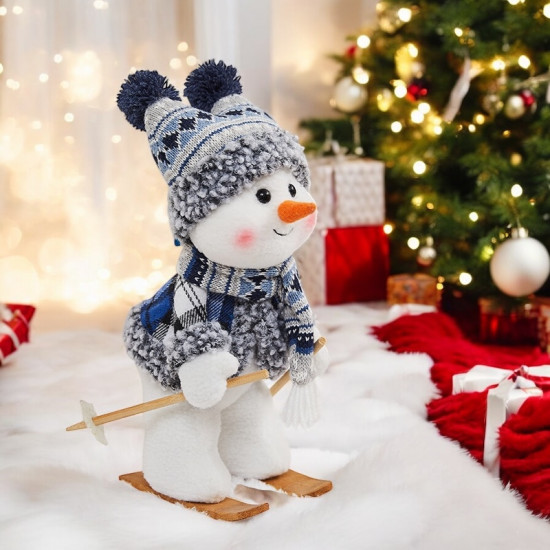Новогодняя мягкая игрушка «Снеговик на лыжах»