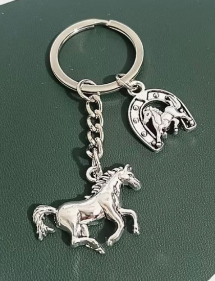 Брелок «Серебристая лошадь с подковой»
