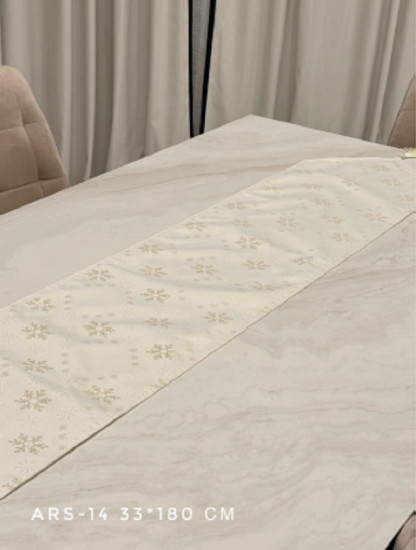 Дорожка на стол новогодняя