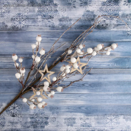 Декор ветка с ягодами и звёздами «Зимняя магия»