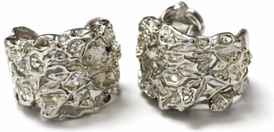 Серьги-кольца текстурные серебристые для женщин