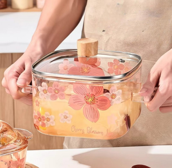 Стеклянная кастрюля с крышкой