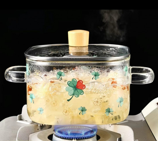 Стеклянная кастрюля с крышкой