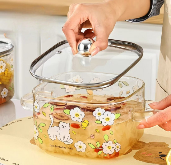 Стеклянная кастрюля с крышкой