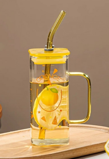 Стеклянная кружка с крышкой и трубочкой