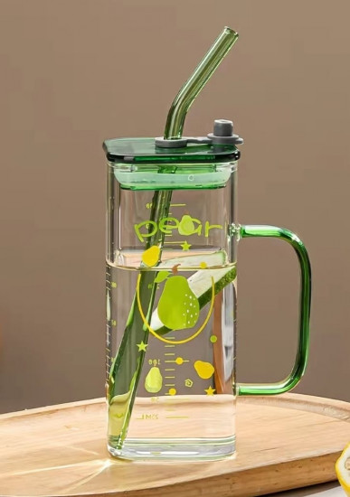 Стеклянная кружка с крышкой и трубочкой