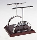 Маятник Ньютона на квадратной подставке, средний, бордо