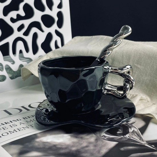 Чашка с блюдцем и ложкой