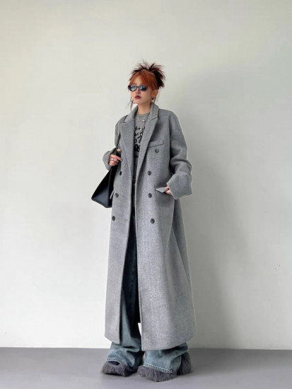 Стильное демисезонное пальто в светло-сером цвете