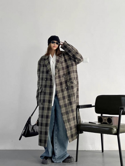 Стильное демисезонное пальто в актуальном клетчатом принте