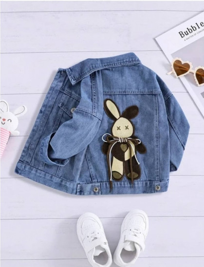Джинсовая куртка для девочек со шнурками и стразами «Заяц»