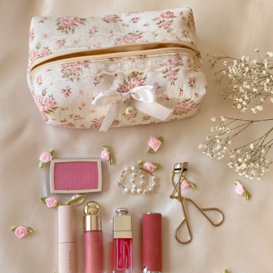 Косметичка с цветочным принтом