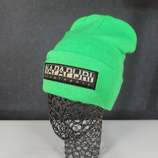 Шапка однотонная с отворотом, двойная вязка