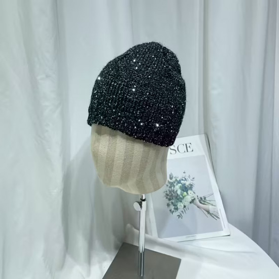 Шапка-бини со стразами