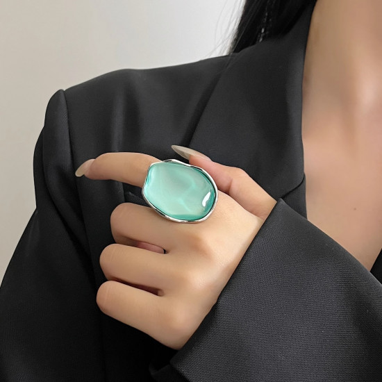 Кольцо женское с зелёной вставкой