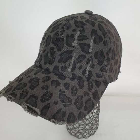 Бейсболка с декоративными потертостями «Лео»