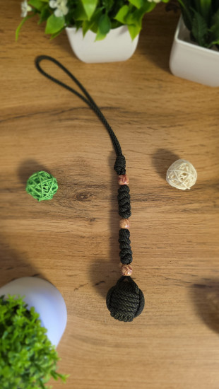 Брелок из паракорда «Обезьяний кулак»