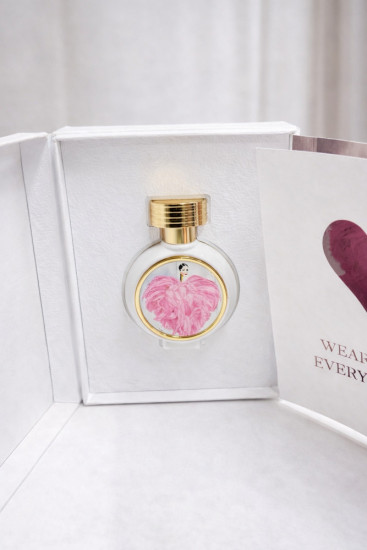 Парфюмерная вода в подарочной коробке