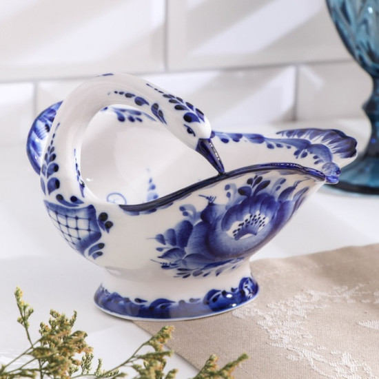 Конфетница фарфор «Лебедь»