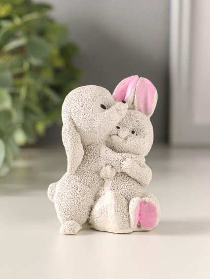 Фигурка «Кролики обнимаются»