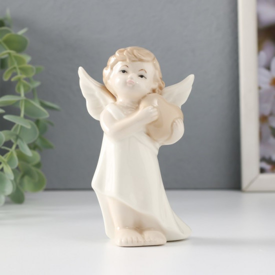 Фигурка «Ангелочек с сердечком в руках»