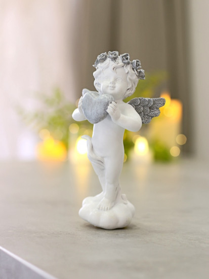 Фигурка «Ангелочек с сердцем в руках