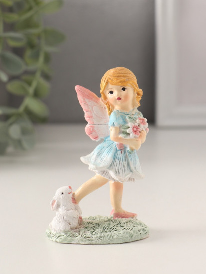 Фигурка «Девочка-фея с кроликом, охапкой цветов»