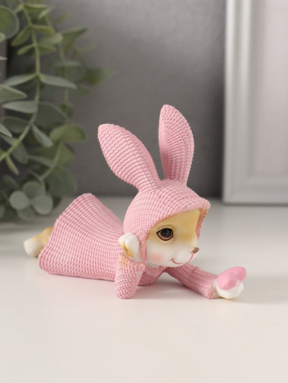 Фигурка «Зайка в вязаном розовом платьице, смотрит на сердечко»