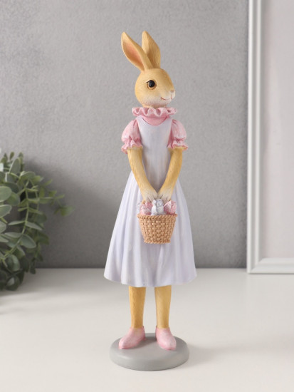 Фигурка «Зайка в сиреневом сарафане, с корзинкой цветов»
