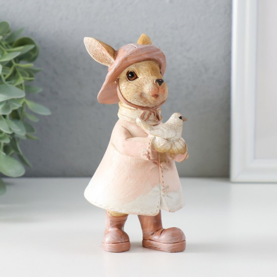 Фигурка «Зайка в шляпке и дождевике с воробышком»
