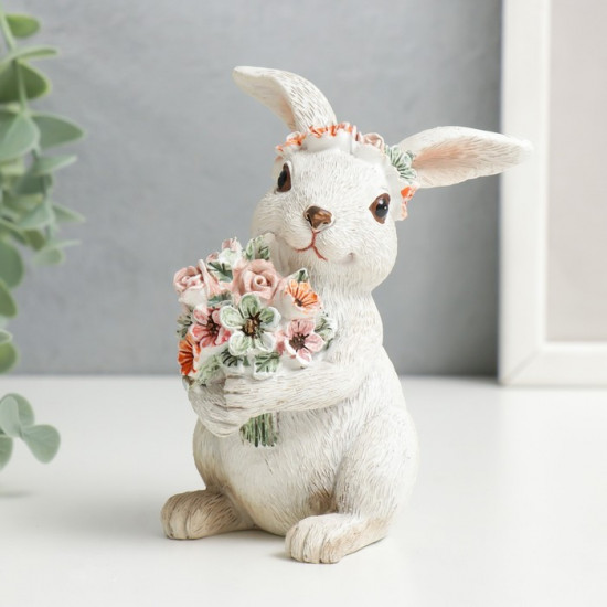 Фигурка «Зайка с охапкой цветов, в цветочном веночке»