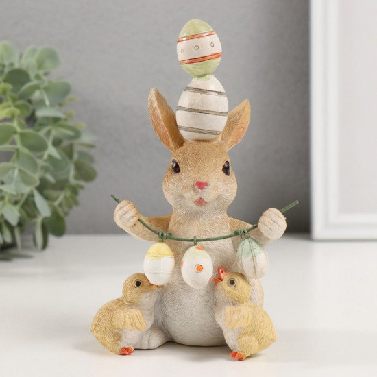 Фигурка «Зайка с пасхальными яичками и птенцами»