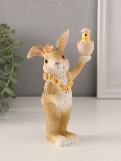 Фигурка «Зайчик в цветочном венке и цыплёнком в скорлупе»