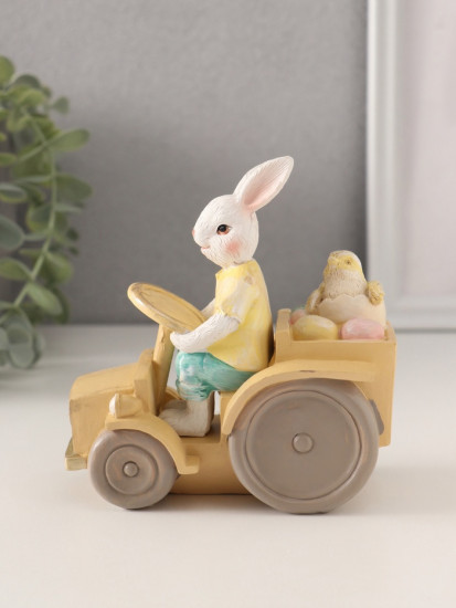 Фигурка «Заяц-тракторист с цыплёнком и яичками в кузове»