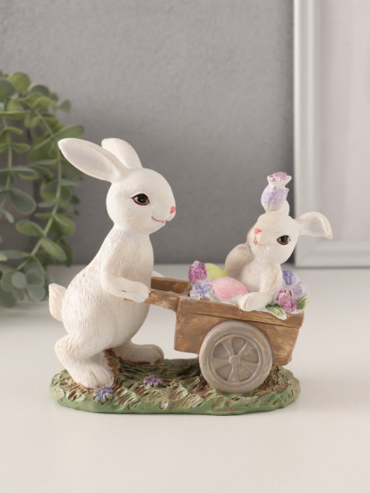 Фигурка «Кролик везет крольчонка в тележке с незабудками»