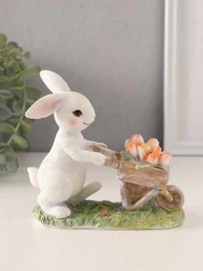 Фигурка «Кролик везет тележку с тюльпанами»