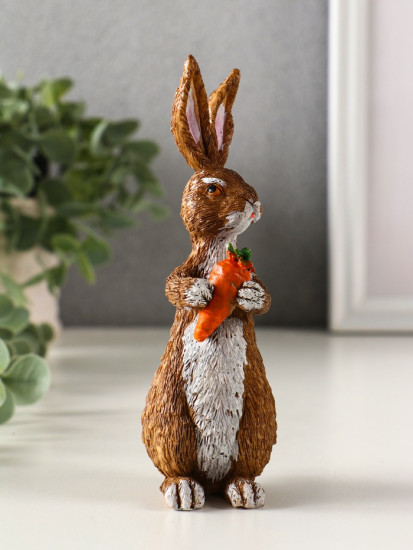 Фигурка «Кролик с морковью»